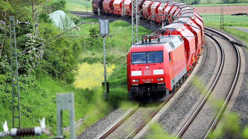 Train de marchandises en mouvement
